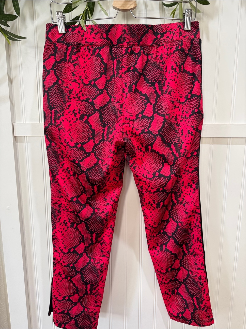 NWT! #712 PAM & GELA Hot Pink Snake-Print Track Pants Black & White Side Stripes - Picture 8 of 10
